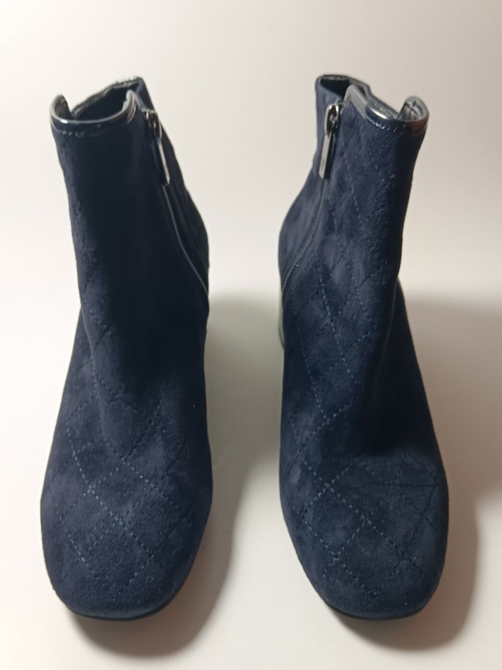Donald J Pliner quilted suede booties navy side zip low heel size 5